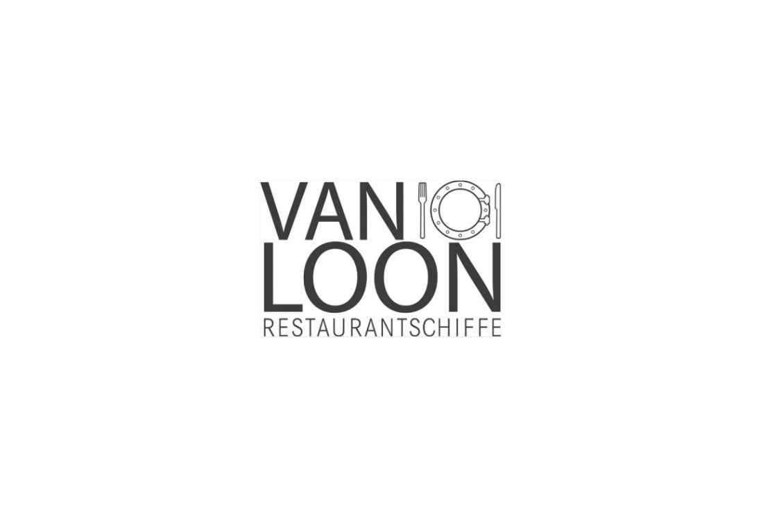 Der Zauberer auf dem Restaurantschiff van Loon in Berlin.
