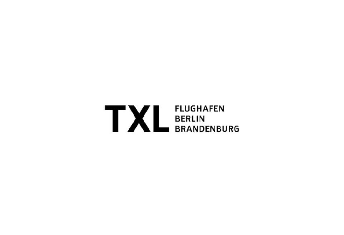 Der Berliner Zauberer Maik M. Paulsen verzaubert seine Zuschauer im Flughafen Tegel.