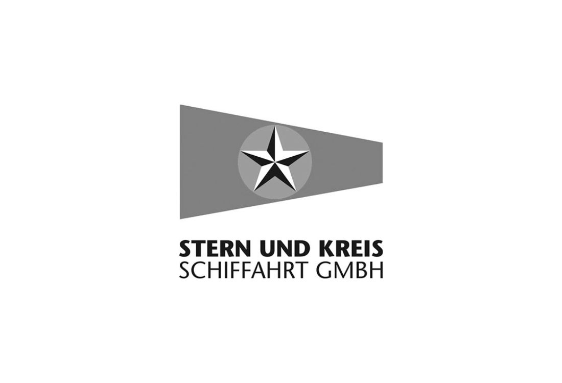 Der Zauberer auf einem Eventschiff in Berlin.